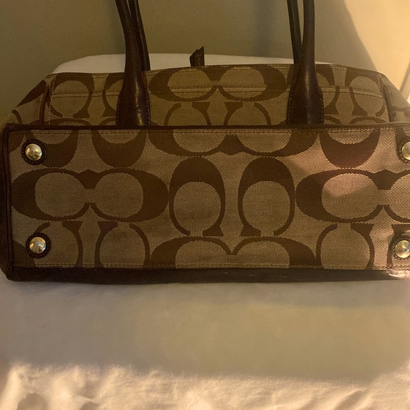 Coach Classic - Picture 5 of 11